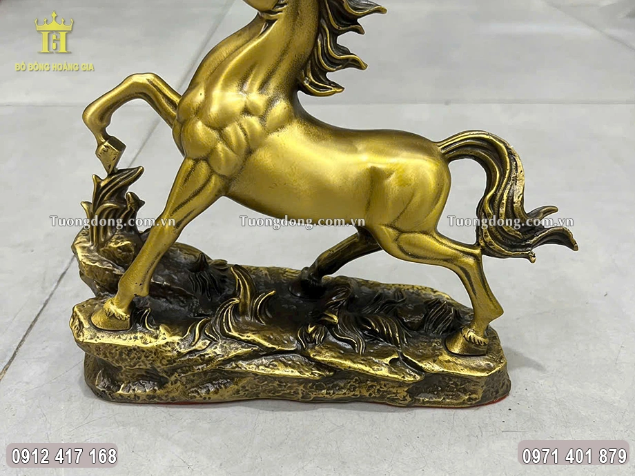 Toàn bộ bề mặt được làm màu uy nghiêm